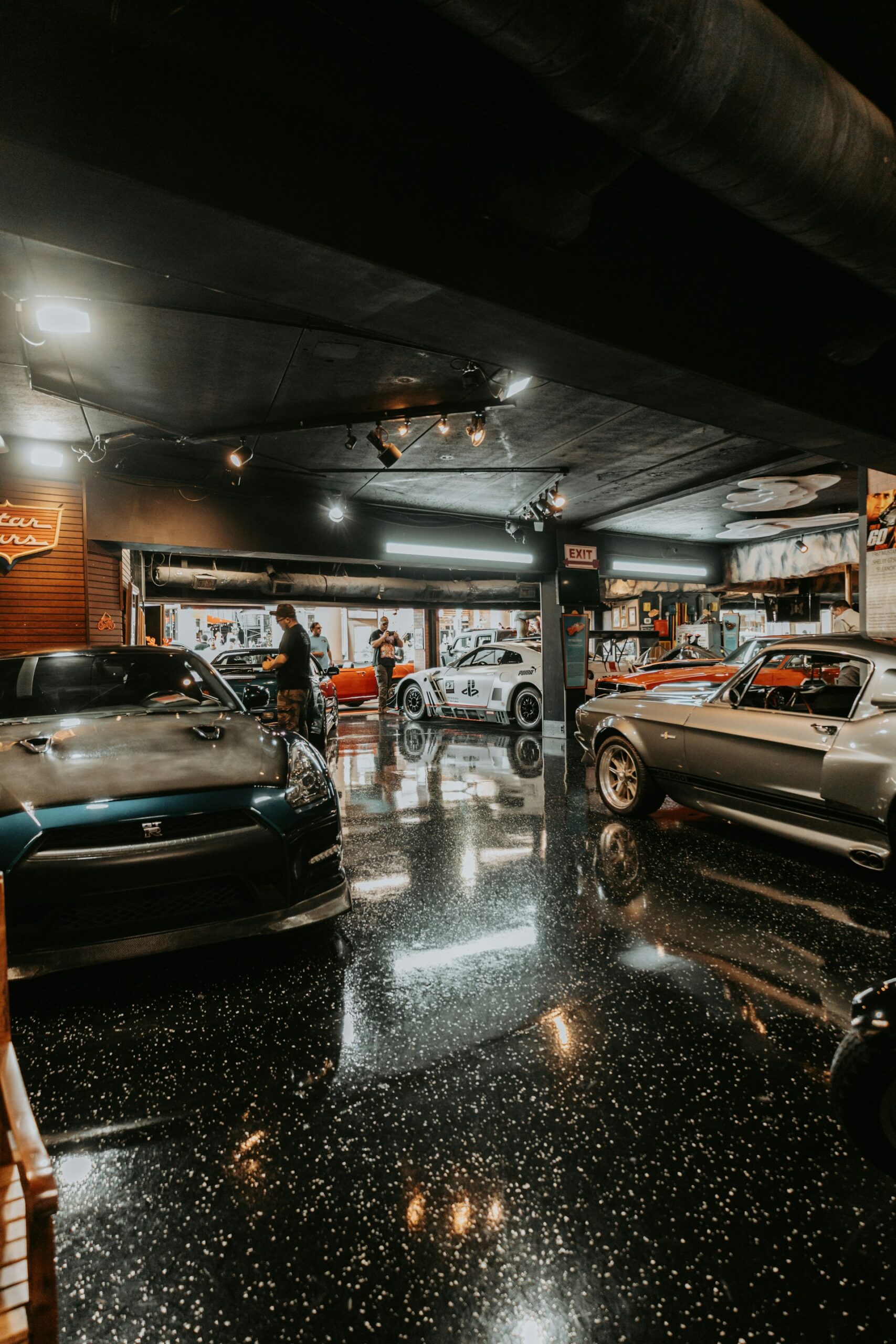 Example of a high-gloss flake garage floor coating
